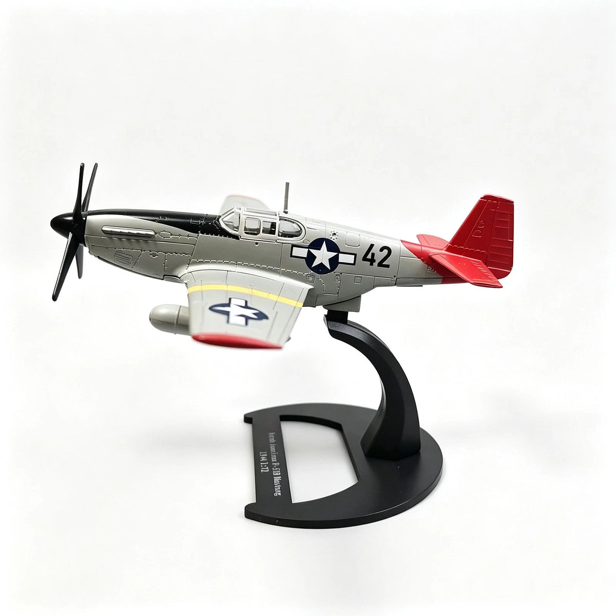 1/72 Scale P-51B Mustang Fighter Model with Display Stand