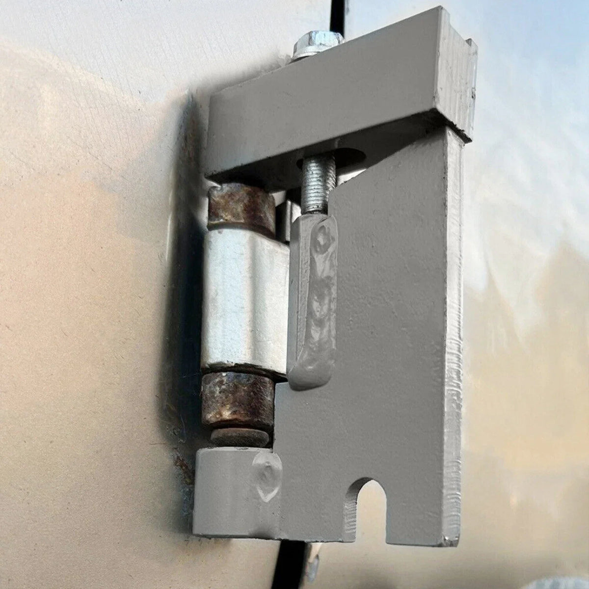 Hinge Pin Remover Tool for Chevy Express & GMC Savana