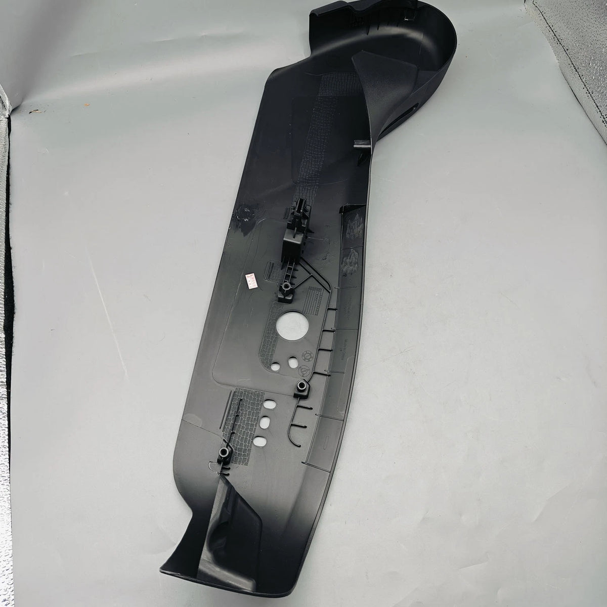 Front Left Outer Seat Trim Panel for Tesla Model 3/Y (1088964, 1088964-00, 1088964-00-B)