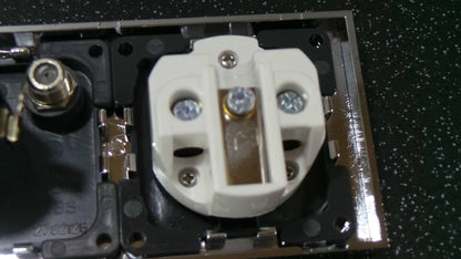 1X 240V 3 Pin Socket for Motorhome Caravan (Chrome Surround)