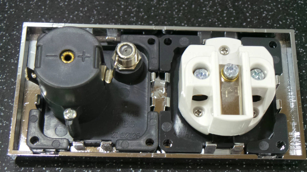 1X 240V 3 Pin Socket for Motorhome Caravan (Chrome Surround)