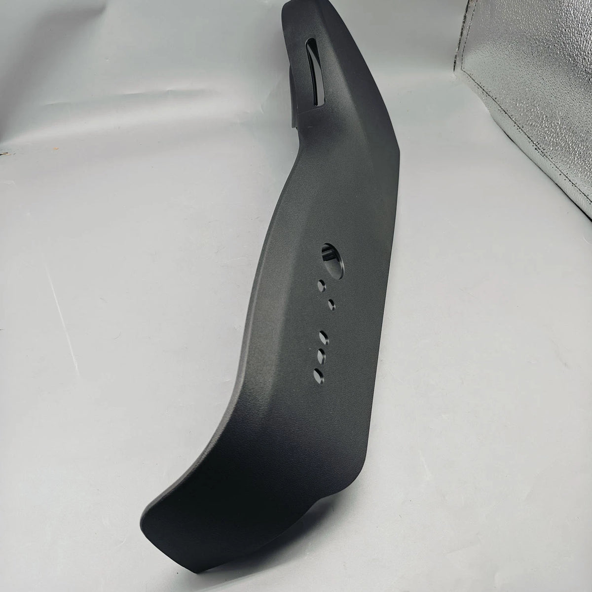 Front Left Outer Seat Trim Panel for Tesla Model 3/Y (1088964, 1088964-00, 1088964-00-B)