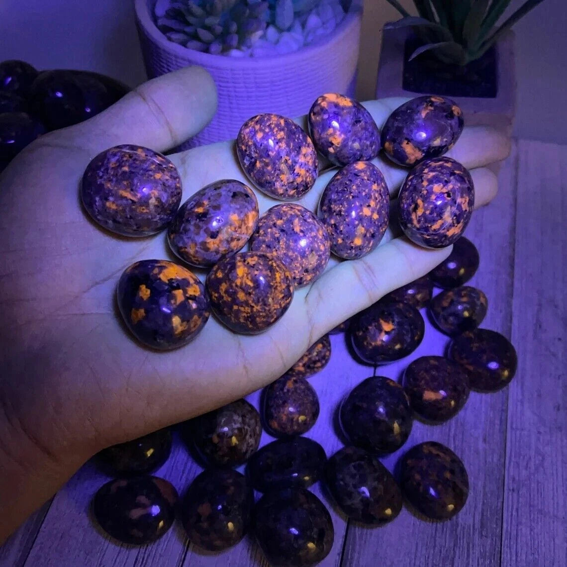 10Pcs Natural Yooperlite UV Fluorescent Glowing Fire Rocks